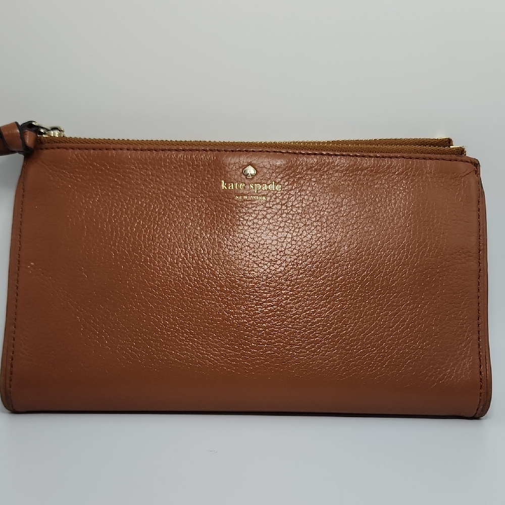 Kate spade Pebbled‎ Leather Wristlet in Caramel